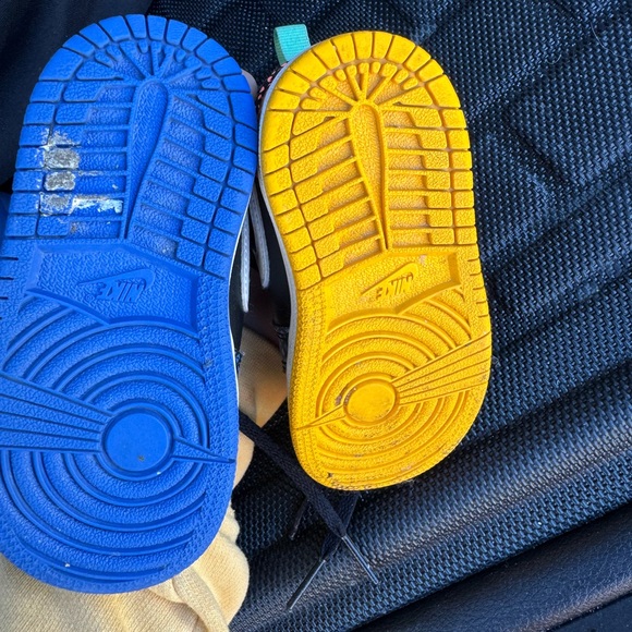 Nike - Picture 3 of 3